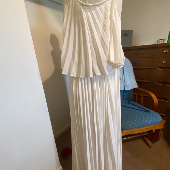 DaniCollection white/cream dress, size large - Picture 5 of 5